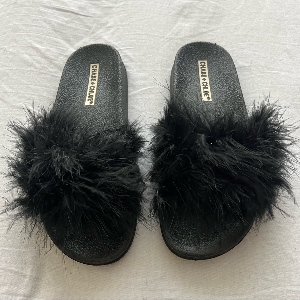 CHASE + CHLOE black feather slides sz 9
